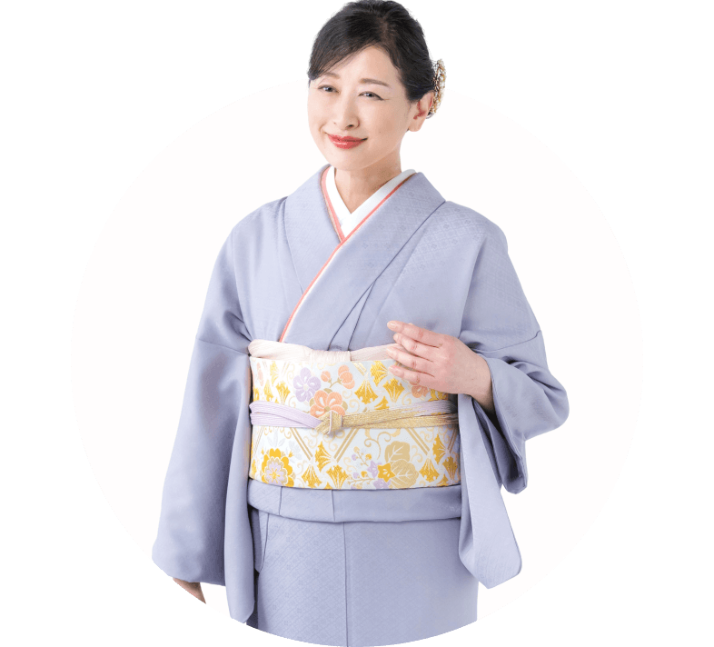 色無地を着た女性