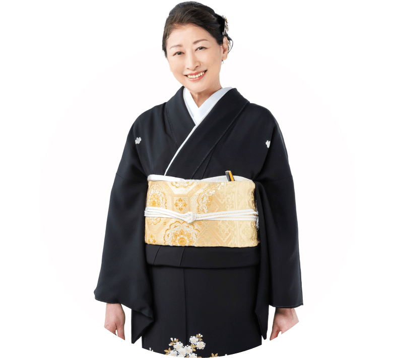 黒留袖を着た女性